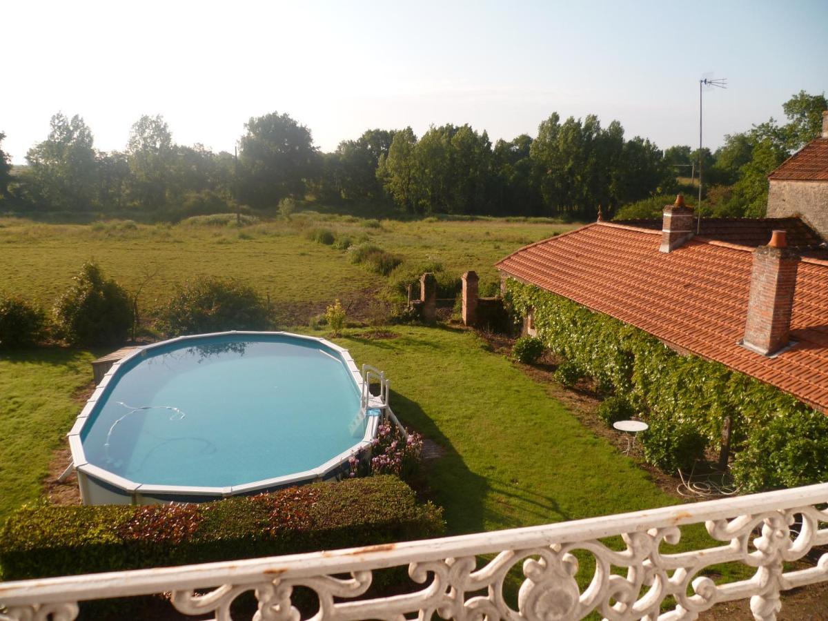 Le Logis Bed and Breakfast Les Pineaux Buitenkant foto
