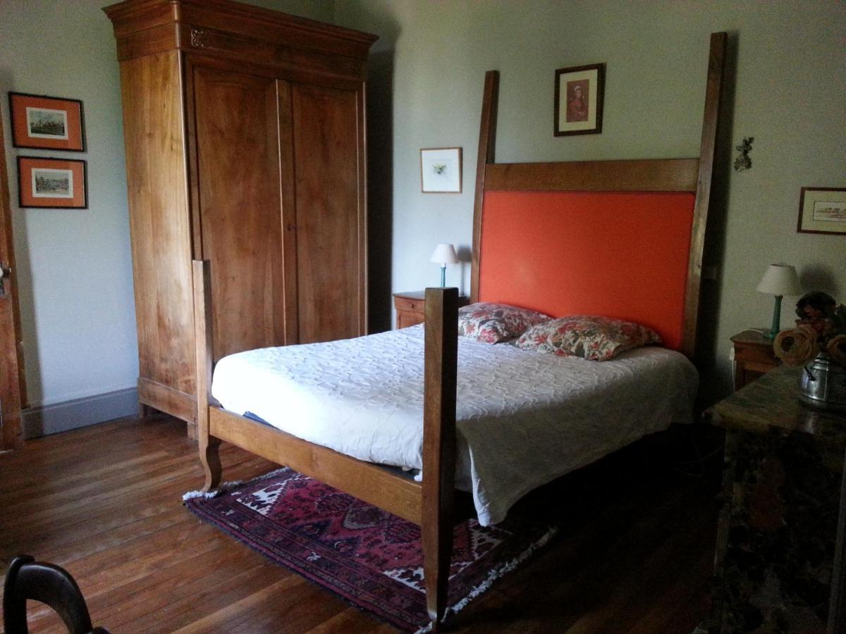 Le Logis Bed and Breakfast Les Pineaux Buitenkant foto