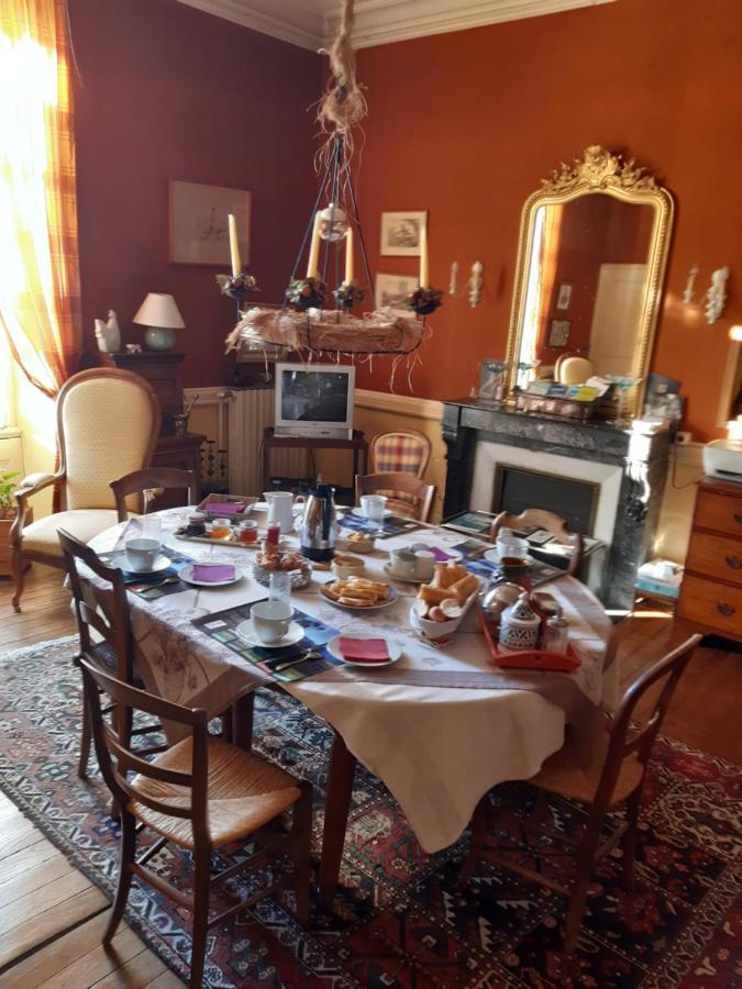 Le Logis Bed and Breakfast Les Pineaux Buitenkant foto
